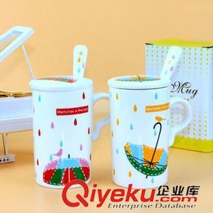 8月26日新品 創(chuàng)意陶瓷杯 雨傘情侶杯 帶勺帶蓋馬克杯 十元地推貨源 義烏批發(fā)-義烏市香詞電子商務(wù)商行提供8月26日新品 創(chuàng)意陶瓷杯 雨傘情侶杯 帶勺帶蓋馬克杯 十元地推貨源 義烏批發(fā)的相關(guān)介紹、產(chǎn)品、服務(wù)、圖片、價格義烏市香詞電子商務(wù)商行、日用百貨;玩具;五金;塑料制品;日用百貨;玩具;五金工具;彩妝